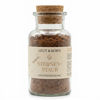 Nahaufnahme Sternenstaub Kakao Gewürzmischung - 100g, als Topping für Kakao oder Kaffee, auch passend zu warmen Getränken oder Gebäck, Ritualmanufaktur.de Glut & Korn