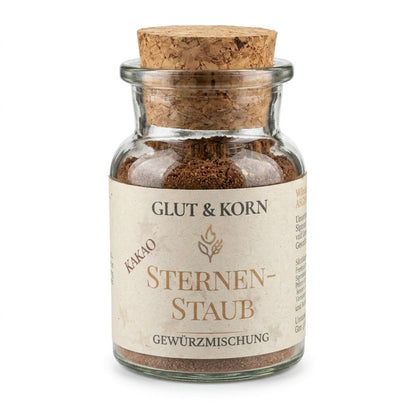 Nahaufnahme Sternenstaub Kakao Gewürzmischung - 50g, als Topping für Kakao oder Kaffee, auch passend zu warmen Getränken oder Gebäck, Ritualmanufaktur.de Glut & Korn